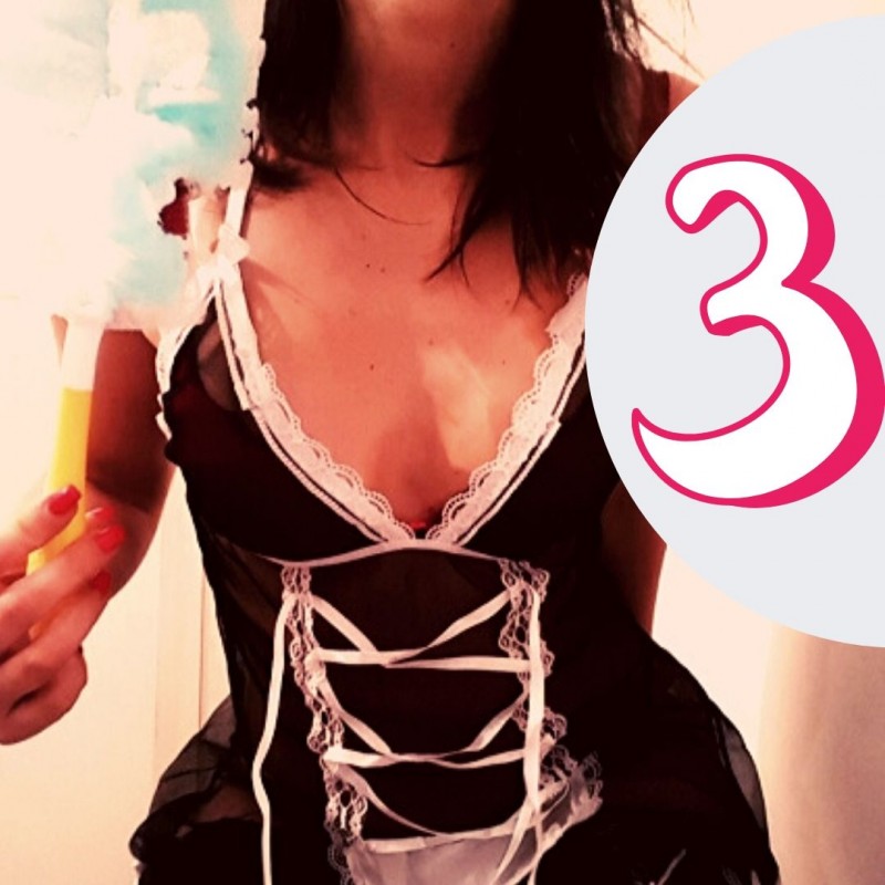 donna_travestita_da_sexy_cameriera