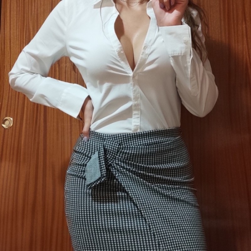Morenaconcurvas93